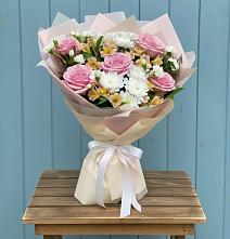 Букет цветов из:  Гвоздики, Орхидеи и Розы #REPLACE_PRED# Старобачатах