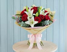 Букет цветов из:  Лилии и Розы в Старобачатах