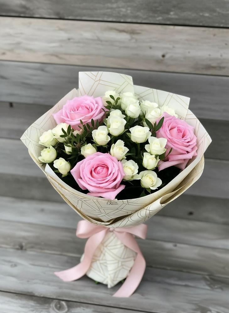 Букет цветов из: Розы в Старобачатах
