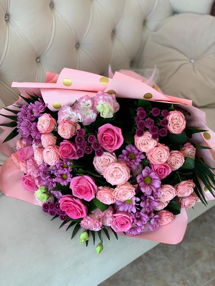 Букет цветов из: Хризантемы, Розы и Лизиантусы в Старобачатах