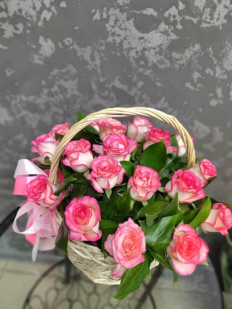 Цветочная композиция из Розы в корзине в Старобачатах