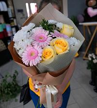 Букет цветов из:  Герберы, Розы и Хризантемы в Старобачатах