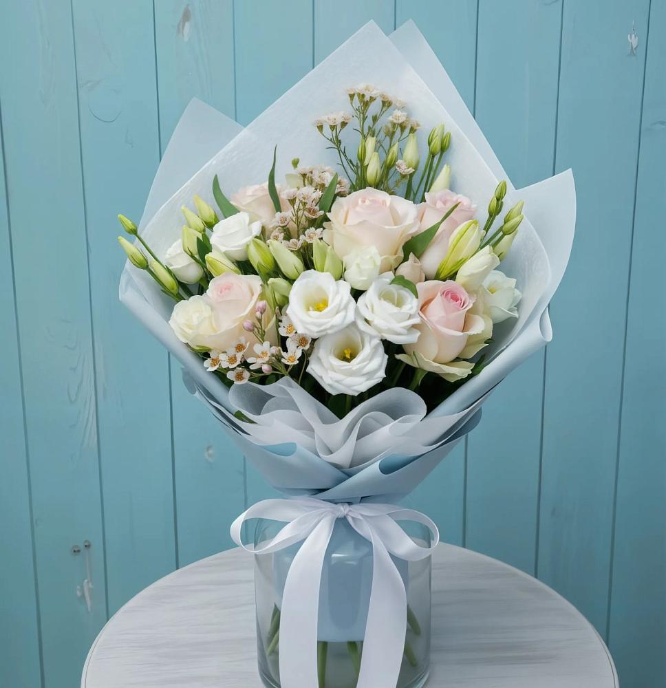 Букет цветов из: Розы и Лизиантусы в Старобачатах