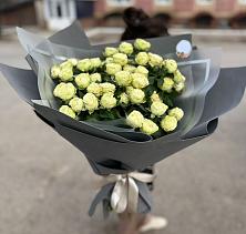 Букет Белые кустовые розы Солинеро в Старобачатах