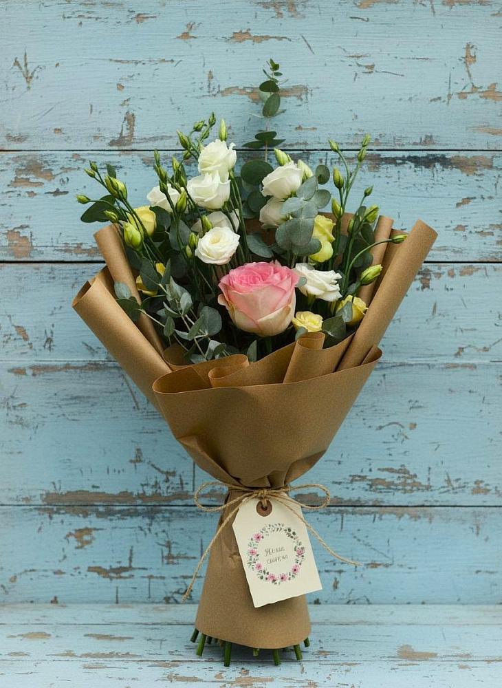 Букет цветов из: Розы и Лизиантусы в Старобачатах