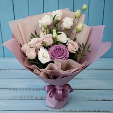 Букет цветов из:  Розы и Лизиантусы в Старобачатах