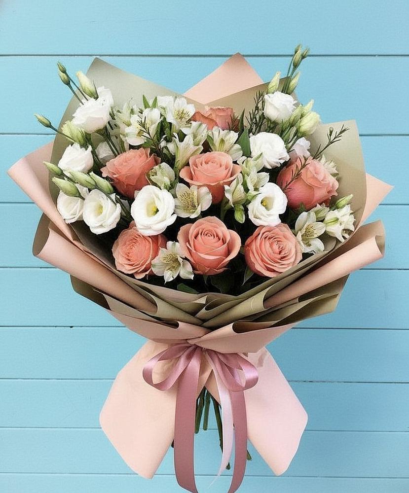 Букет цветов из: Розы, Альстромерии и Лизиантусы в Старобачатах