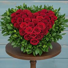 Цветочная композиция из Розы в виде сердца в Старобачатах