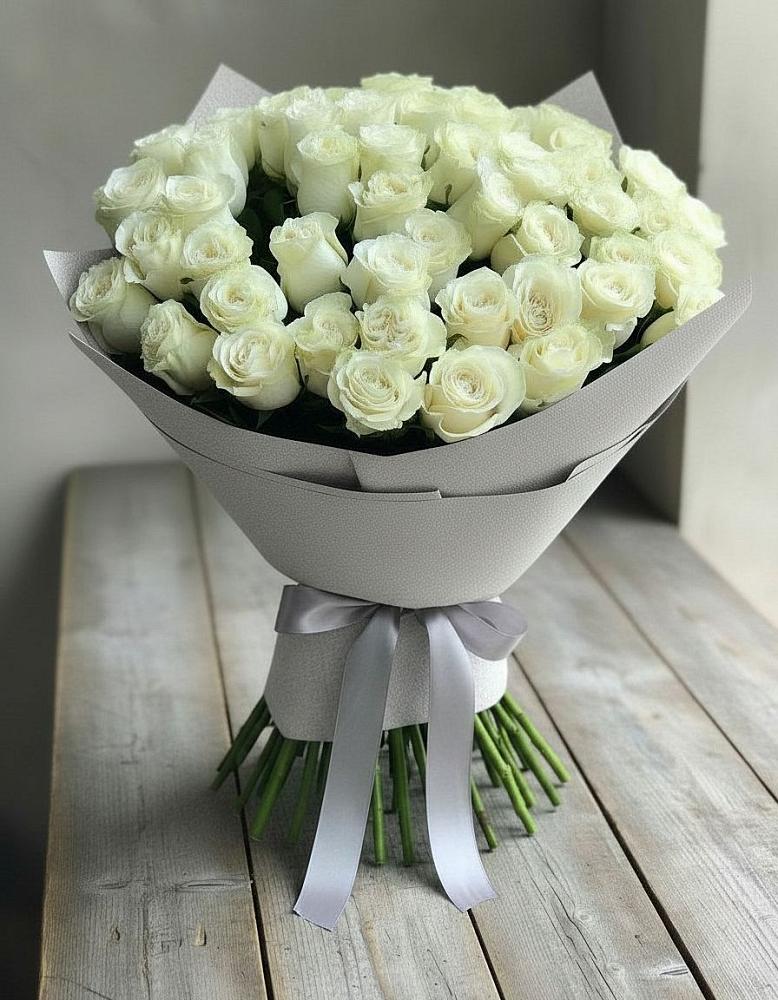 Букет 35 Белых роз в Старобачатах