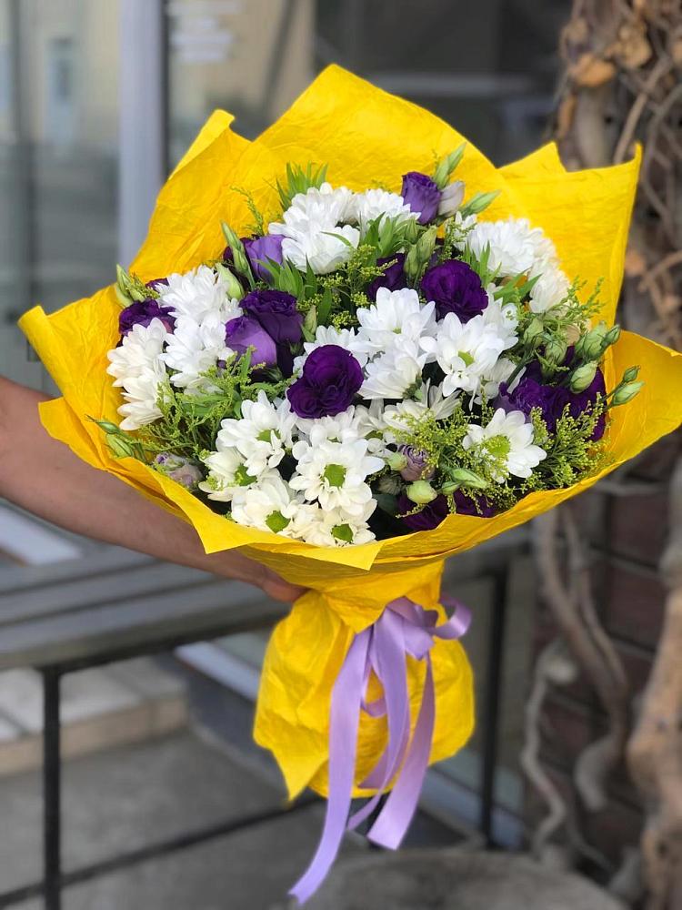 Букет цветов из: Ирисы, Хризантемы и Ромашки в Старобачатах