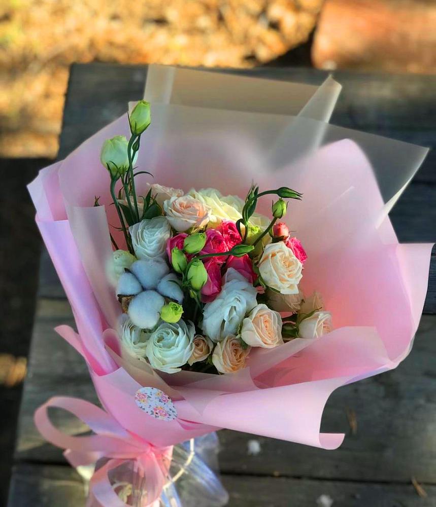 Букет цветов из: Розы и Лизиантусы в Старобачатах