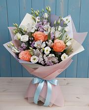 Букет цветов из:  Лизиантусы, Розы, Альстромерии и Гипсофила в Старобачатах