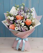 Букет цветов из:  Лизиантусы, Розы, Альстромерии и Гипсофила в Старобачатах