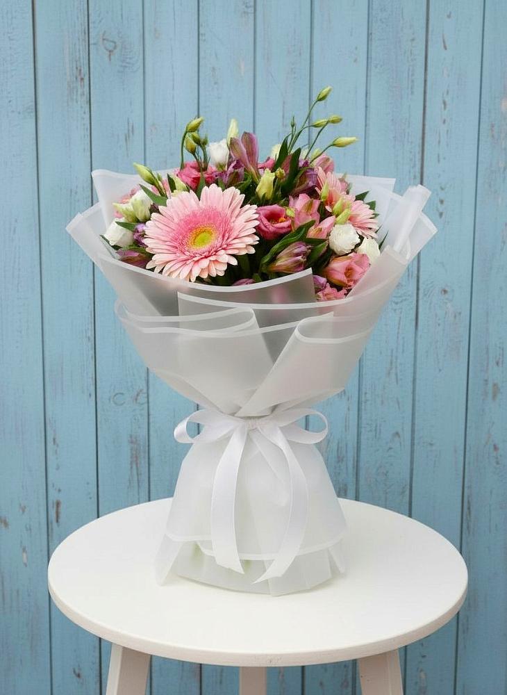 Букет цветов из: Герберы, Альстромерии и Лизиантусы в Старобачатах