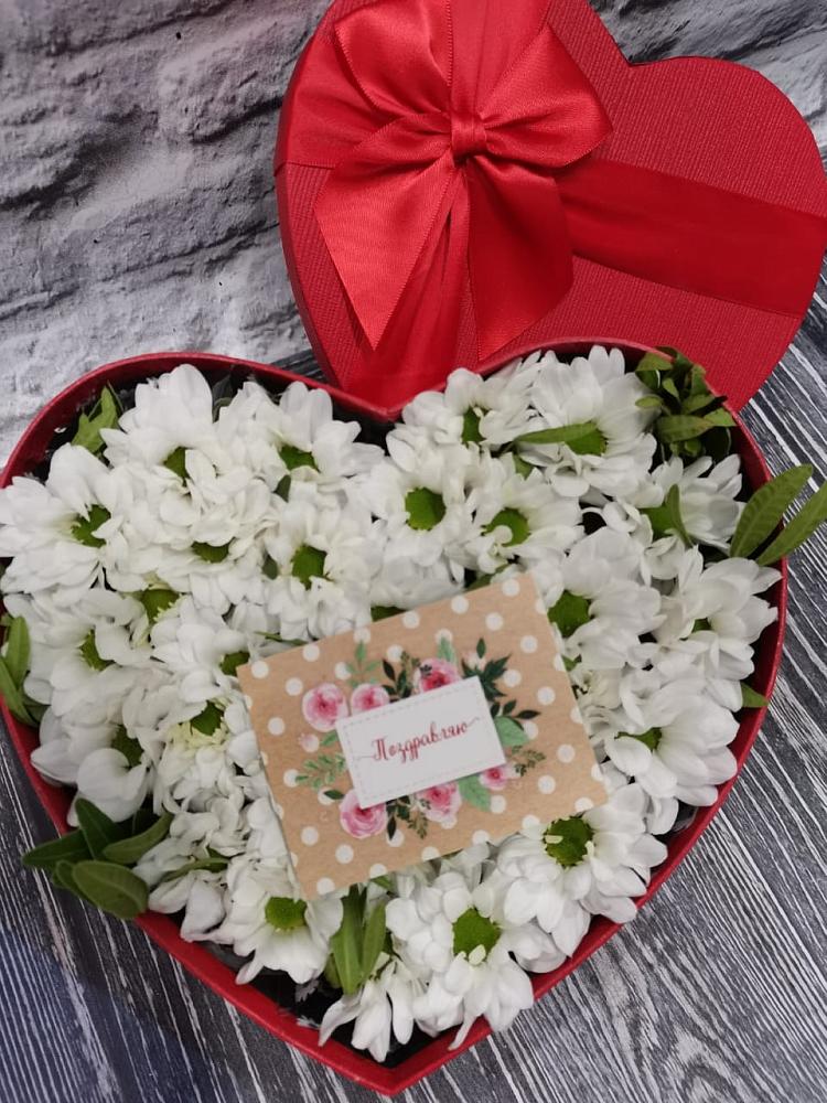Цветочная композиция из Хризантемы в виде сердца в Старобачатах