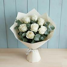 Букет Белые розы в Эвкалипте в Старобачатах