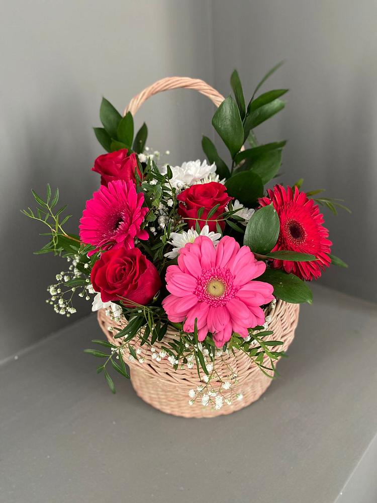 Цветочная композиция из Розы, Хризантемы и Герберы в корзине в Старобачатах