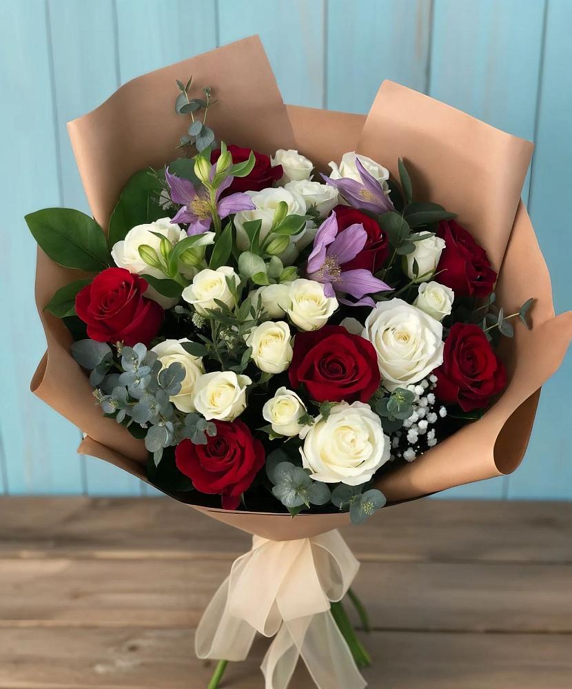 Букет цветов из: Розы и Альстромерии в Старобачатах