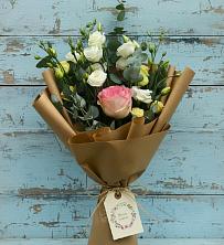 Букет цветов из:  Розы и Лизиантусы в Старобачатах