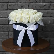 Цветочная композиция из Розы в шляпной коробке в Старобачатах