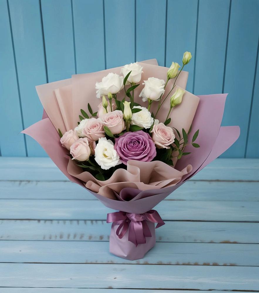 Букет цветов из: Розы и Лизиантусы в Старобачатах