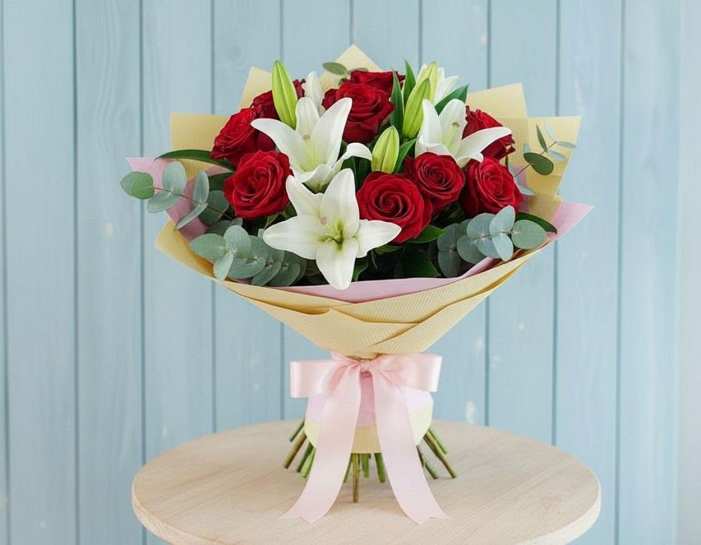 Букет цветов из: Лилии и Розы в Старобачатах